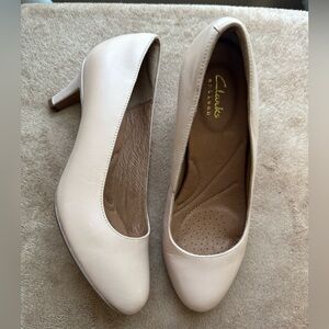 Clark’s Collection Nude Pink Heavenly Heart Heels | Size 6 Women’s